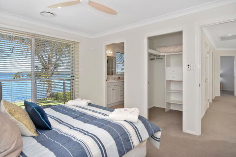 Adrift Retreat St. Georges Basin Waterfront Home - Accommodation Bookings 4