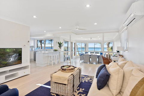 Adrift Retreat St. Georges Basin Waterfront Home - Accommodation Bookings 1