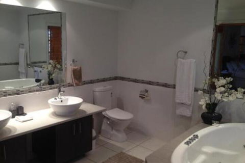 Overnewton Castle - Accommodation Bookings 4