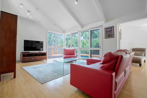 Comfy Holiday House With Pool@rosanna - Accommodation Bookings 2