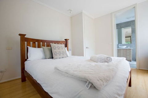 Comfy Holiday House With Pool@rosanna - Accommodation Bookings 4