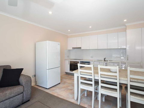 2 Hibiscus Court 9 Government Road Fantastic Air Conditioned 3 Bedroom Unit - Accommodation Bookings 5
