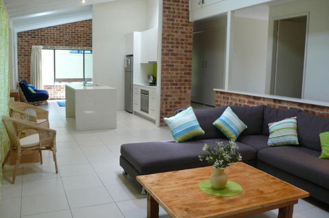 SPLASH - Accommodation Bookings 3
