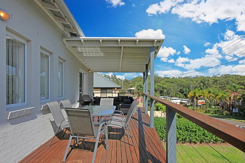 Ocean 1 / 42 Mollymook - Accommodation Bookings 7