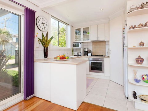 METRES TO THE BEACH MORNINGTON - Accommodation Bookings 2