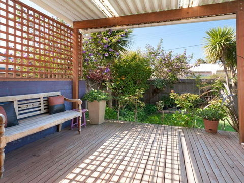 METRES TO THE BEACH MORNINGTON - Accommodation Bookings 6