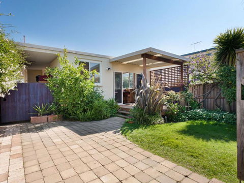 METRES TO THE BEACH MORNINGTON - Accommodation Bookings 4