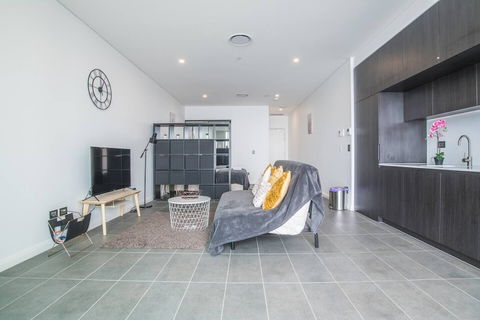 Home With Convenient Location! Close To Train&cbd - Accommodation Bookings 6