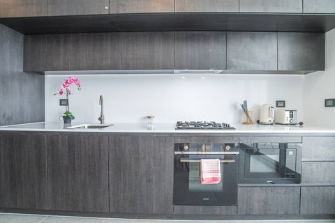 Home With Convenient Location! Close To Train&cbd - Accommodation Bookings 1