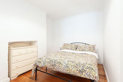 Charming Centrally Located 2 Bedroom Accommodation - Accommodation Bookings 6