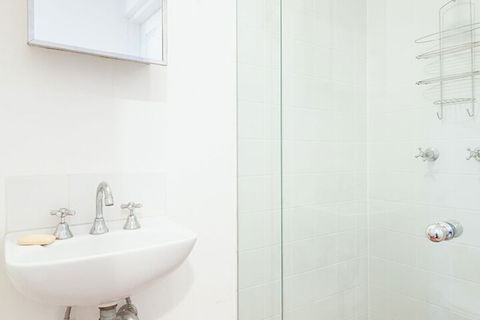 Charming Centrally Located 2 Bedroom Accommodation - Accommodation Bookings 4
