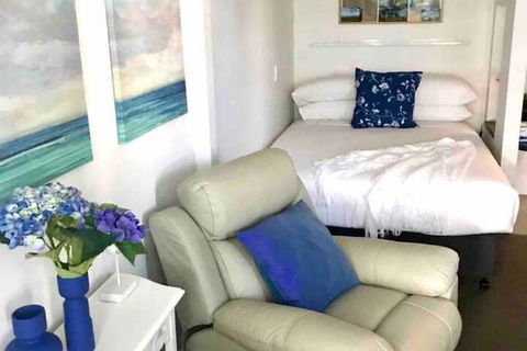 Beautiful Studio In Great Leafy Location - Accommodation Bookings 3