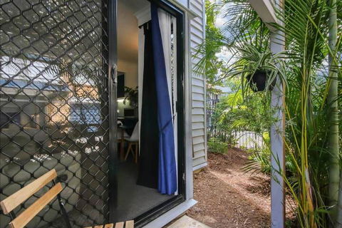 Beautiful Studio In Great Leafy Location - Accommodation Bookings 7