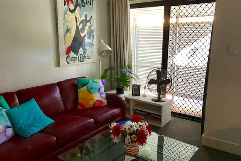 Comfortable Studio Near New Farm Park - Accommodation Bookings 4