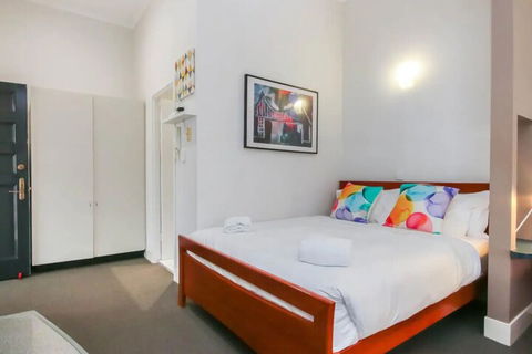 Comfortable Studio Near New Farm Park - Accommodation Bookings 3
