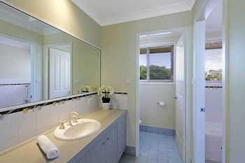 Away On Massinger Street - Accommodation Bookings 4