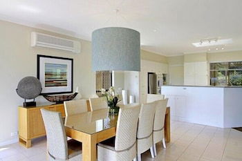 Away On Massinger Street - Accommodation Bookings 5
