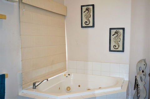 Osprey Holiday Village Unit 213 / 1 Bedroom - Accommodation Bookings 6