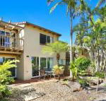 Resort Style The Oasis Resort Villa 7 2 Landsborough Pde - Accommodation Bookings