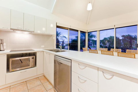 Osprey Holiday Village Unit 105 Tranquil 3 Bedroom Holiday Villa With A Pool In The Complex - Accommodation Bookings 2