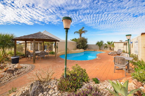 Osprey Holiday Village Unit 105 Tranquil 3 Bedroom Holiday Villa With A Pool In The Complex - Accommodation Bookings 5