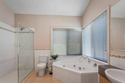 DRIFTWOOD VILLA Free Wifi Walk To Beach - Accommodation Bookings 3