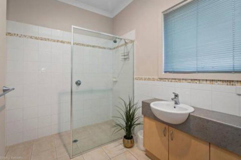 DRIFTWOOD VILLA Free Wifi Walk To Beach - Accommodation Bookings 2