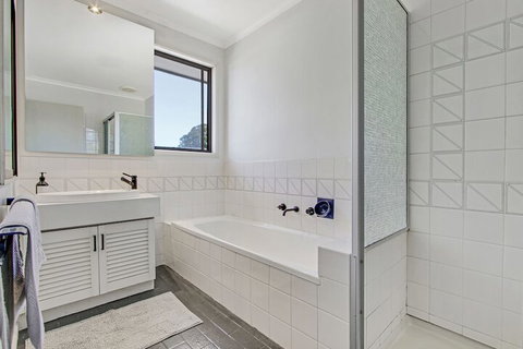 On The Hill At Metung - Accommodation Bookings 7