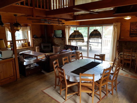 Alpine Stag Lodge House - Accommodation Bookings 3