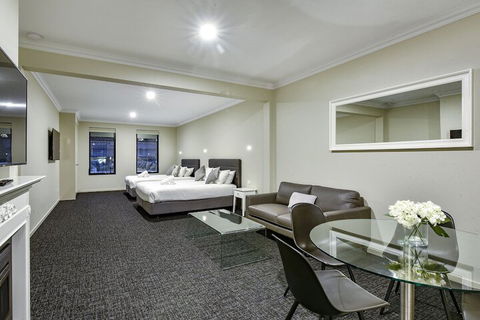 Aloha Central Premium Studios - Accommodation Bookings 2