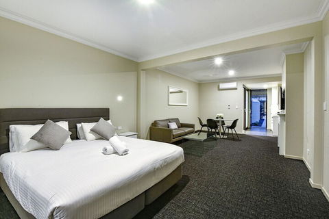 Aloha Central Premium Studios - Accommodation Bookings 5