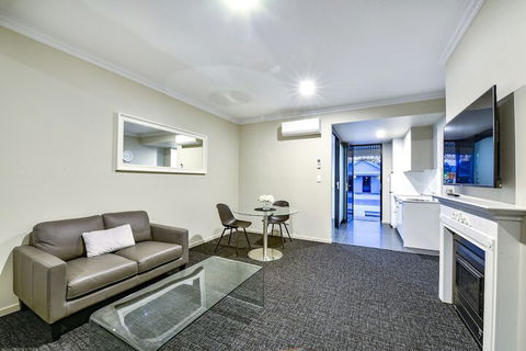Aloha Central Premium Studios - Accommodation Bookings 4