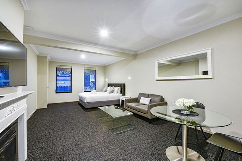 Aloha Central Premium Studios - Accommodation Bookings 3