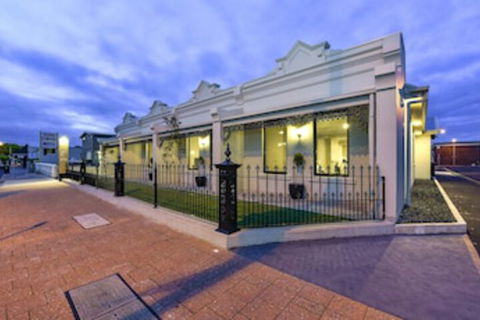 Aloha Central Premium Studios - Accommodation Bookings 0