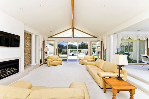 One Mile Mansion - Accommodation Bookings 7