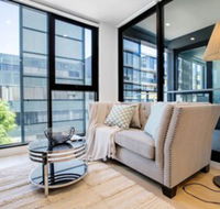 Stunning Bright Apartment At Hawthron/Glenferrie Station - Accommodation Bookings