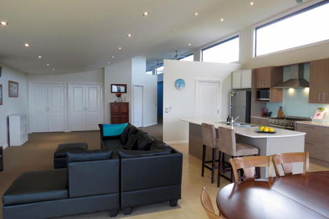 The Wave Oasis SC B & B - Accommodation Bookings 6