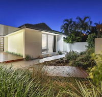 Just in Paradise Waterfront 5 Bedroom Deluxe House Central Broadbeach Location - Accommodation Bookings
