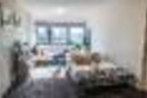 Ample Melbourne CBD Apt With Wifi Netflix & View - Accommodation Bookings 6