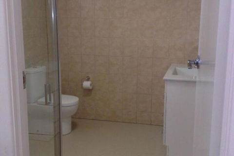 About Town Cottages - Accommodation Bookings 7
