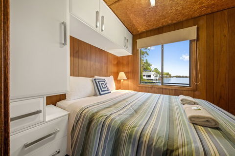 Boats And Bedzzz Houseboat Stays & Renmark River Villas - Accommodation Bookings 5