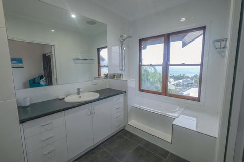 Absolute Airlie Central Airlie Beach - Accommodation Bookings 6