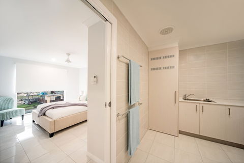 Airlie On Main Street Airlie Beach - Accommodation Bookings 3