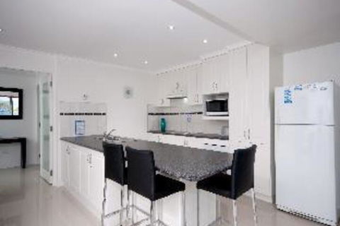 3 Bedroom Apartment Le Vogue Unit 11 - Accommodation Bookings 4