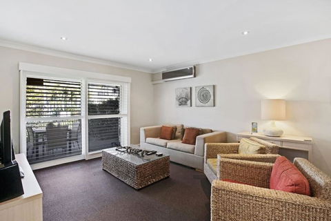 Pacific Blue Pool Spa & More Available In Complex! - Accommodation Bookings 2
