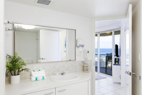 Mooloolaba Beachfront Apartment - Accommodation Bookings 6
