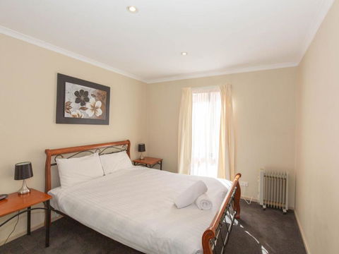 Acacia 5 / 2 Kirwan Close - Accommodation Bookings 2