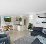 Renovated Moololaba Unit 100m To Beach - Accommodation Bookings
