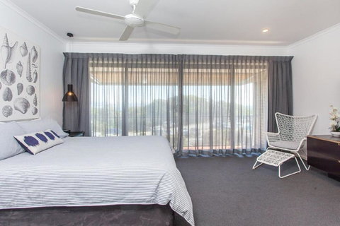 Surfside6 At James Cook Clarkes Beach - Accommodation Bookings 2