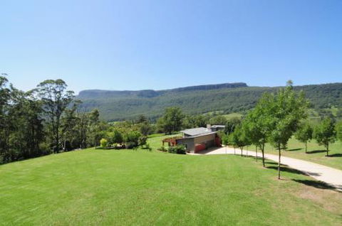 Bottlebrush Lodge Great Views & A Pool! - Accommodation Bookings 3